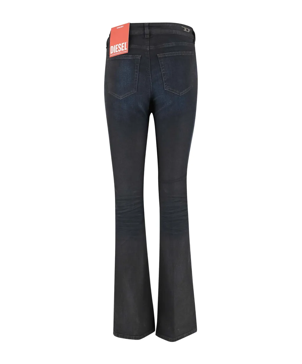 Logo Plaque Demin Flared Jeans