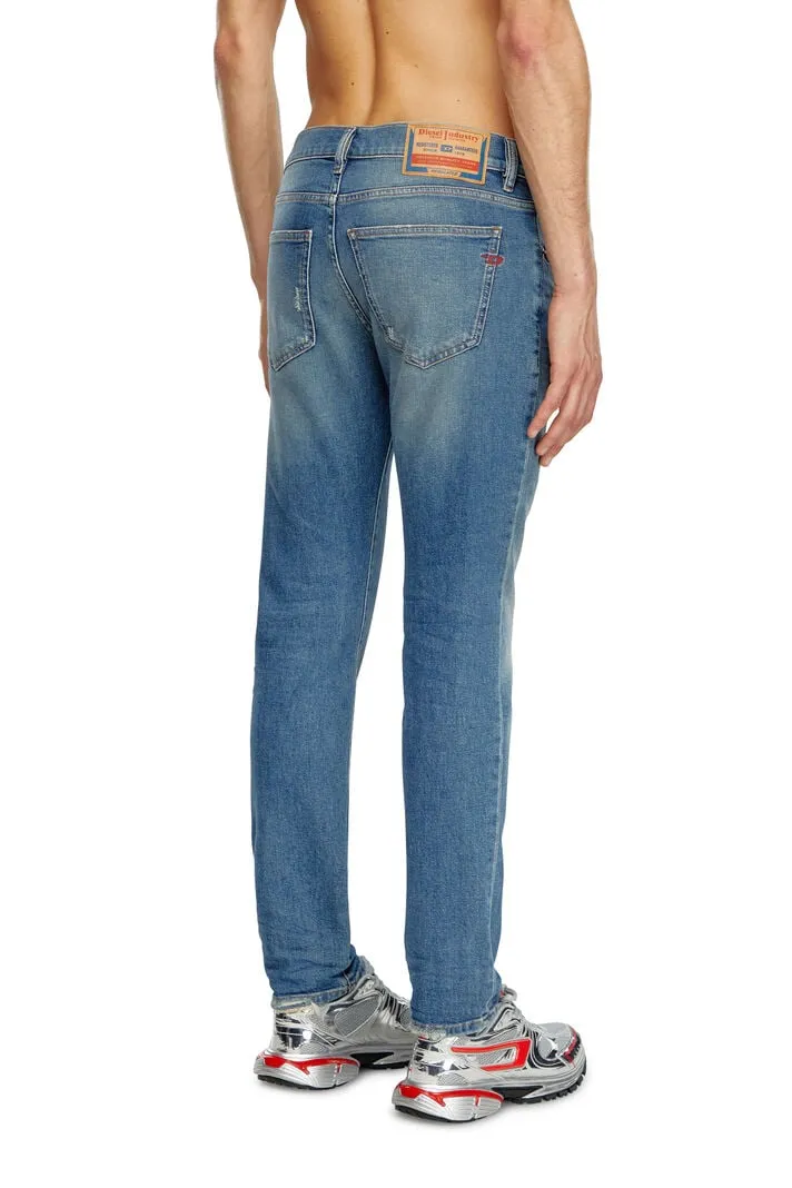 D-Strukt Straight-Leg Slim Jeans