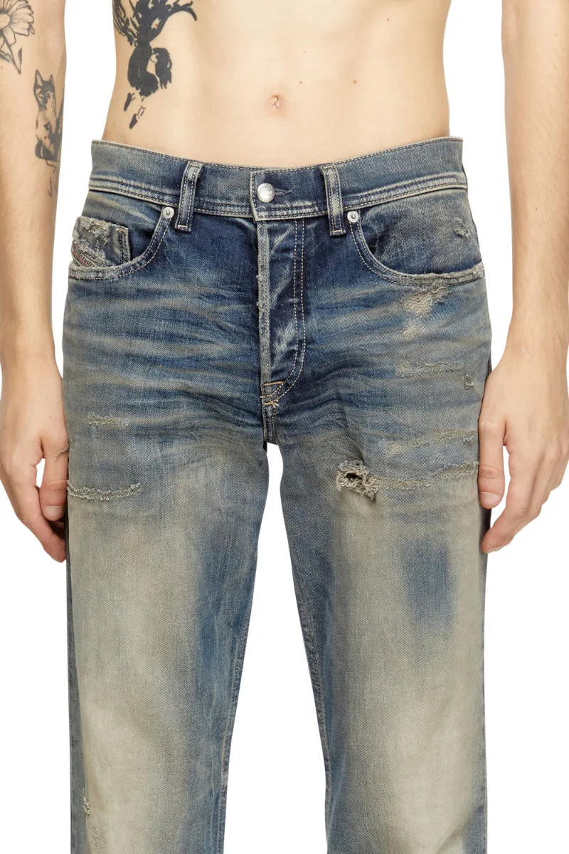 D-Finitive Distressed Regular Jeans