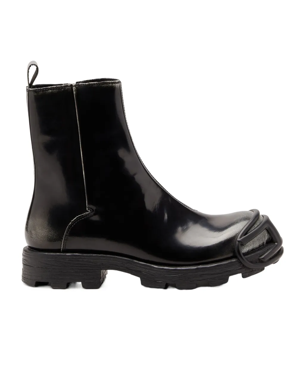 Zip-Detail Oval-Plaque Boots