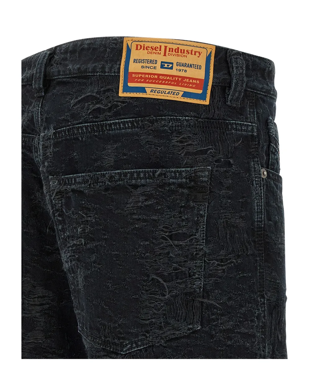 Destroyed-Effect Jeans