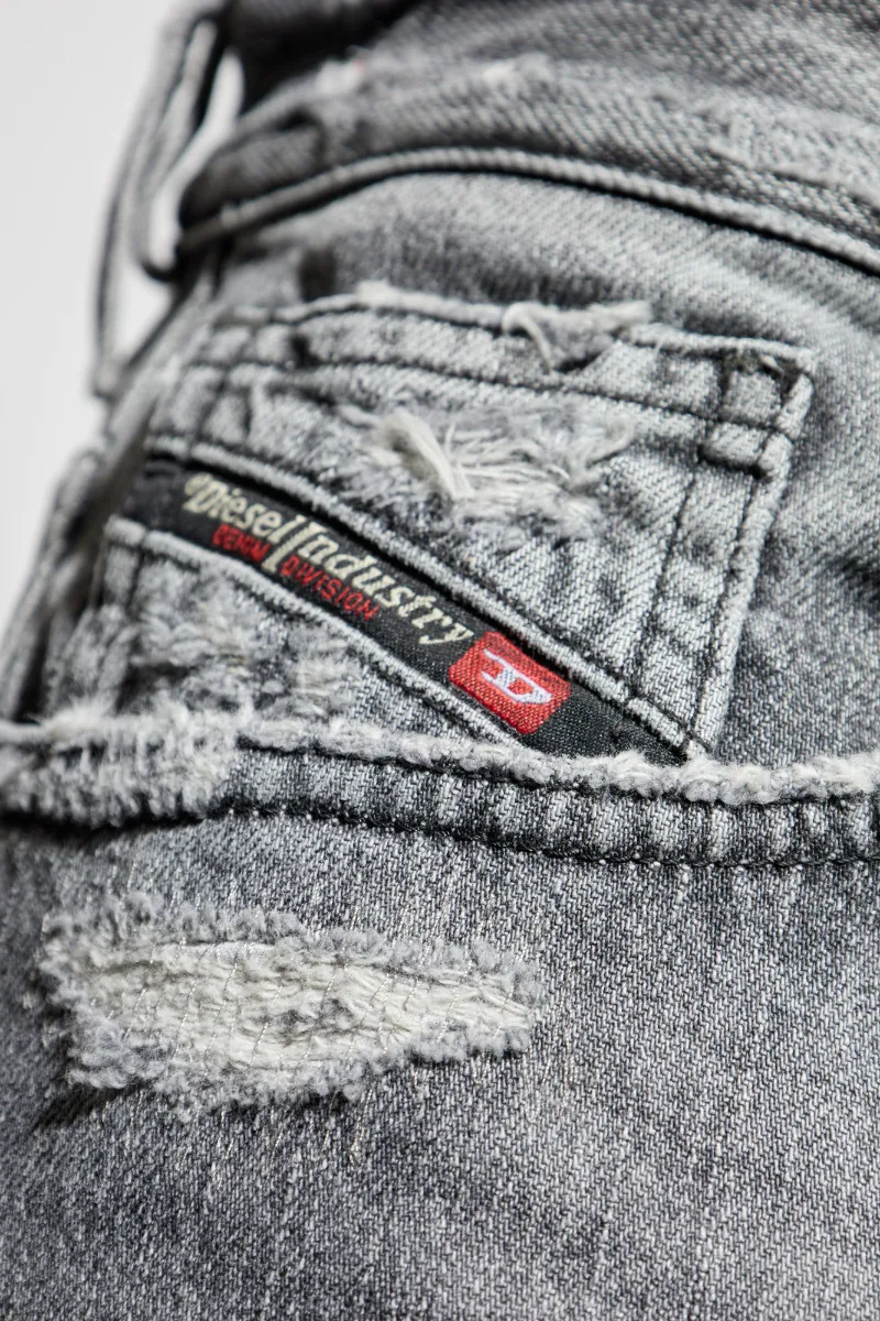 1996 D-Sire Distressed Jeans