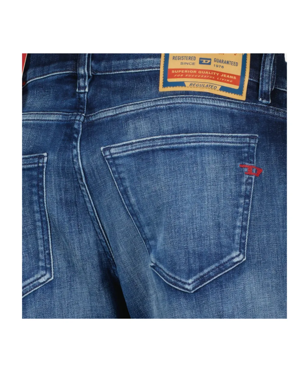 D-Strukt Straight Leg Distressed Jeans