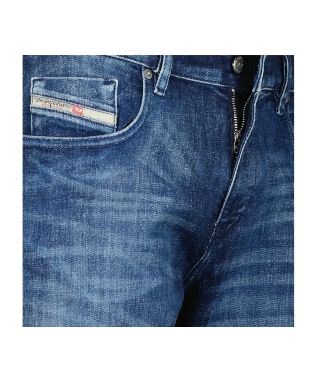 D-Strukt Straight Leg Distressed Jeans
