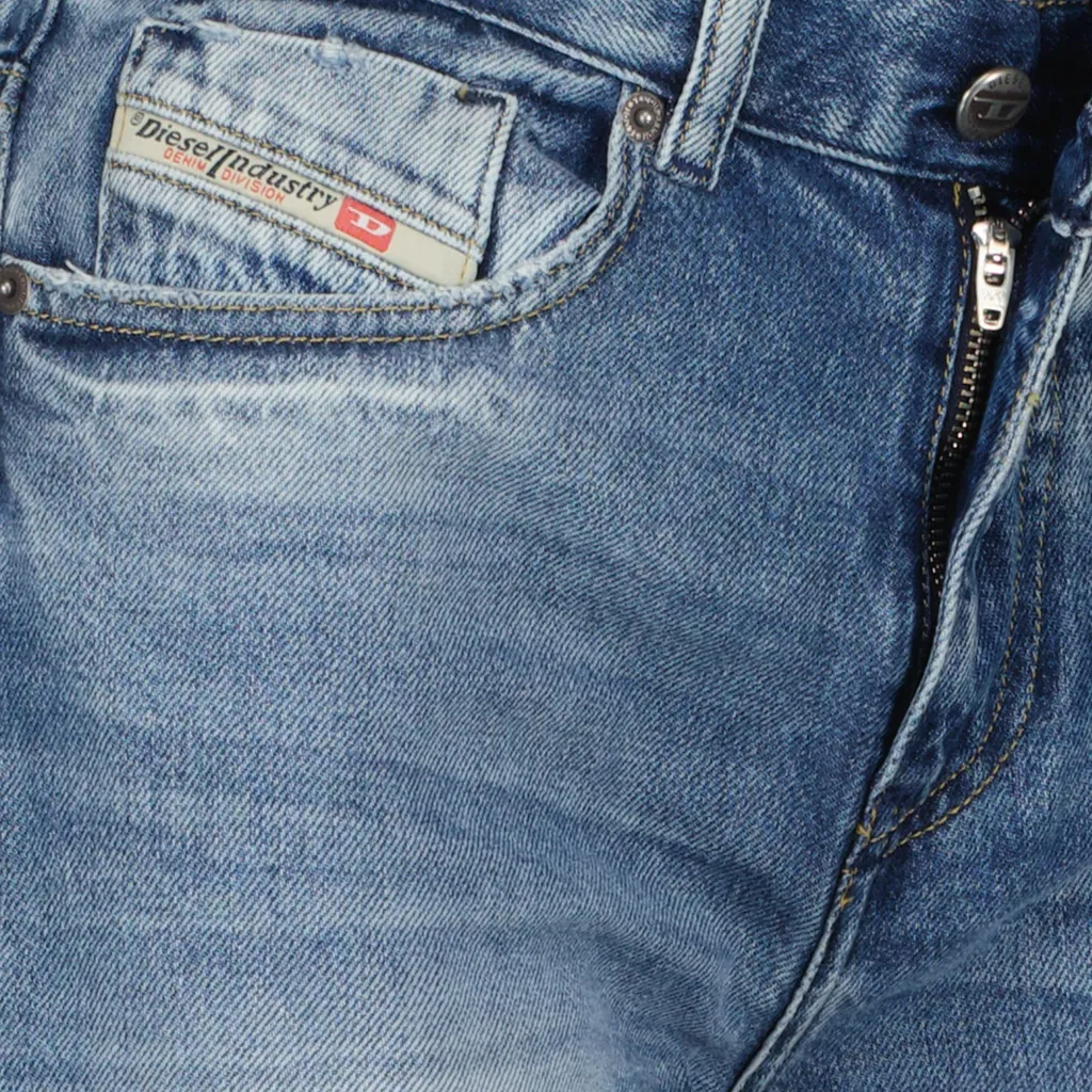 Wide-Leg Distressed Jeans