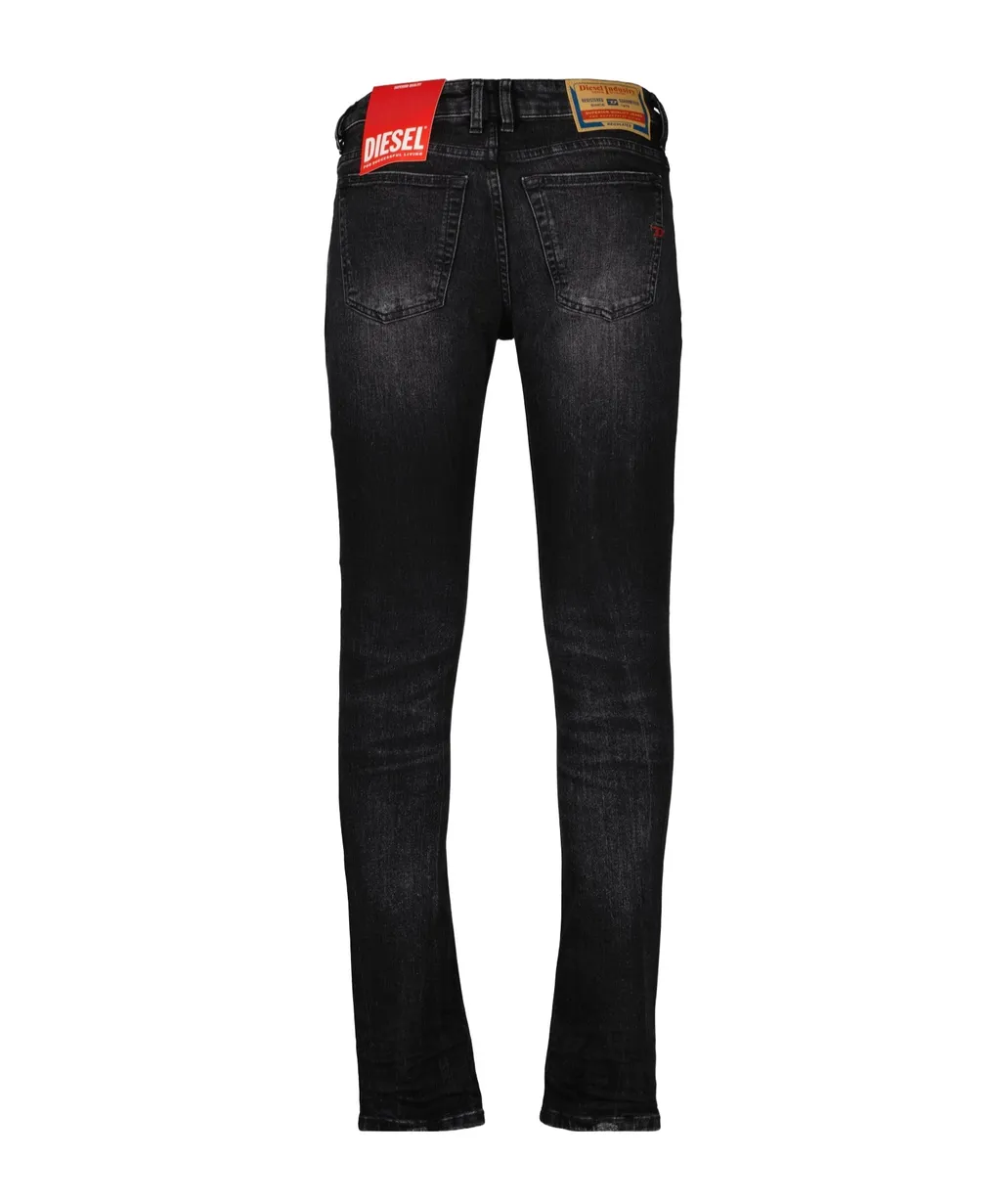 Logo-Patch Distressed Jeans