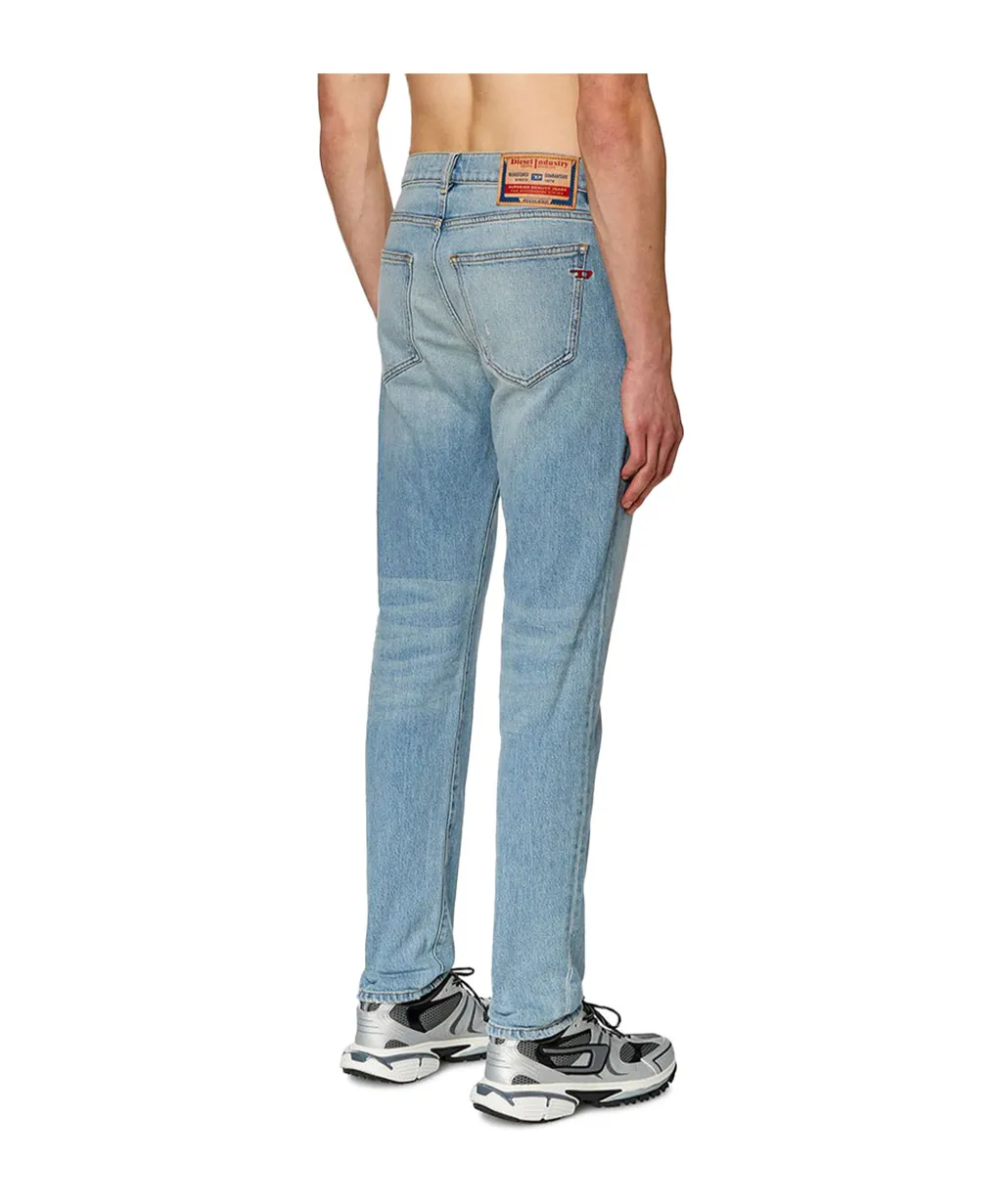 Belt-Loop Jeans