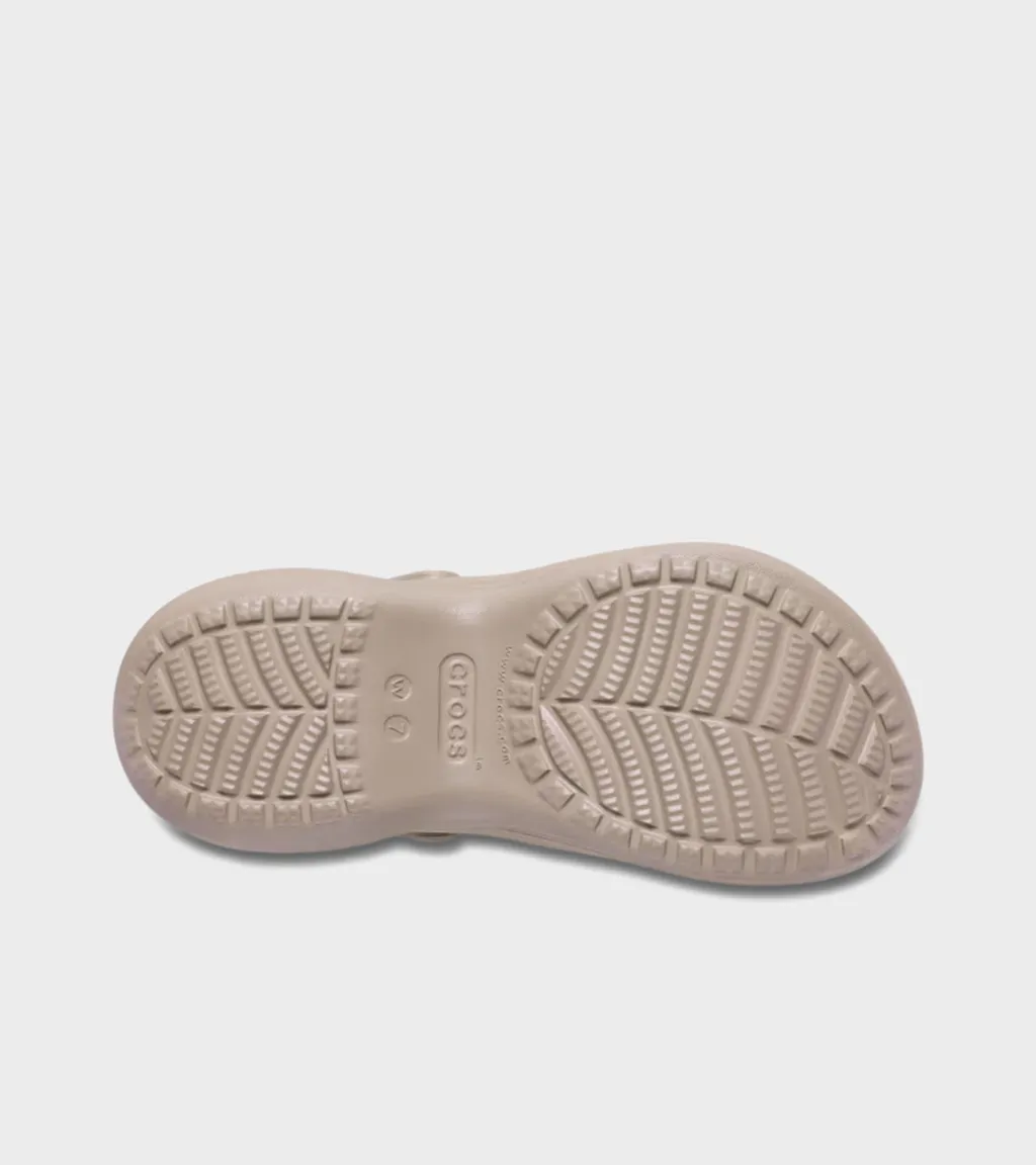 Round-Toe Clogs