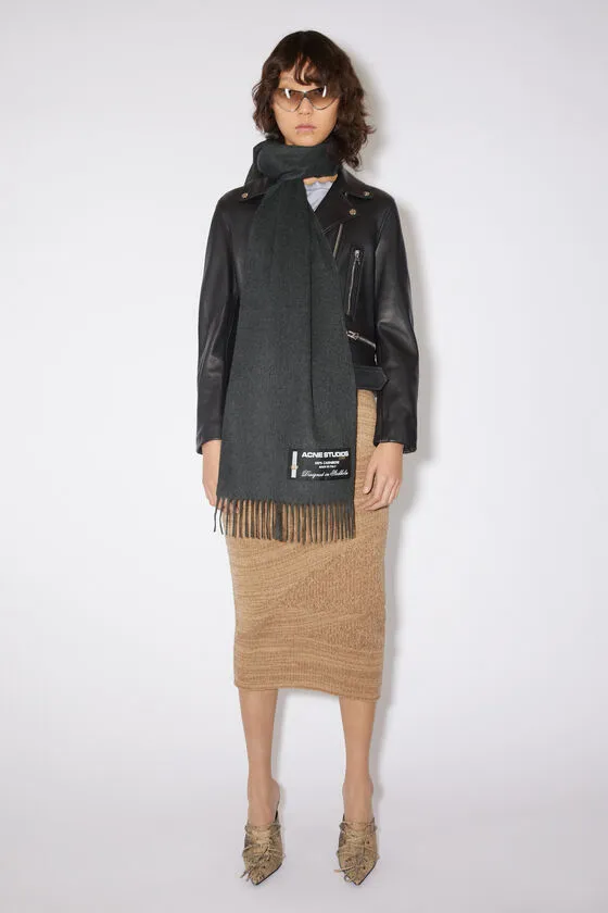 Logo-Patch Fringed Cashmere Scarf