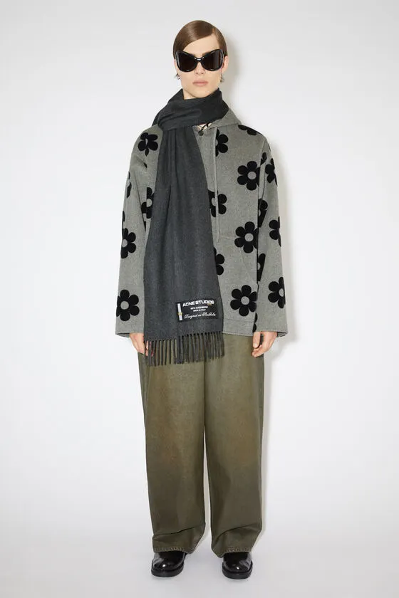 Logo-Patch Fringed Cashmere Scarf