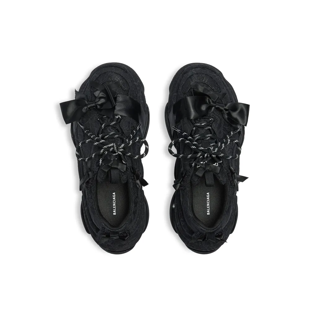 Triple S Lace Sneaker