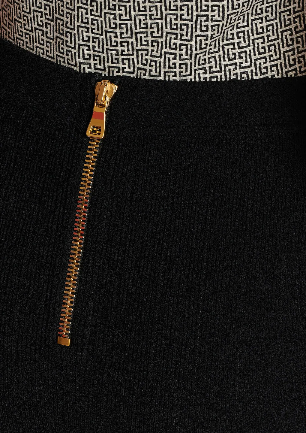 Button Embellished Knitted Skirt