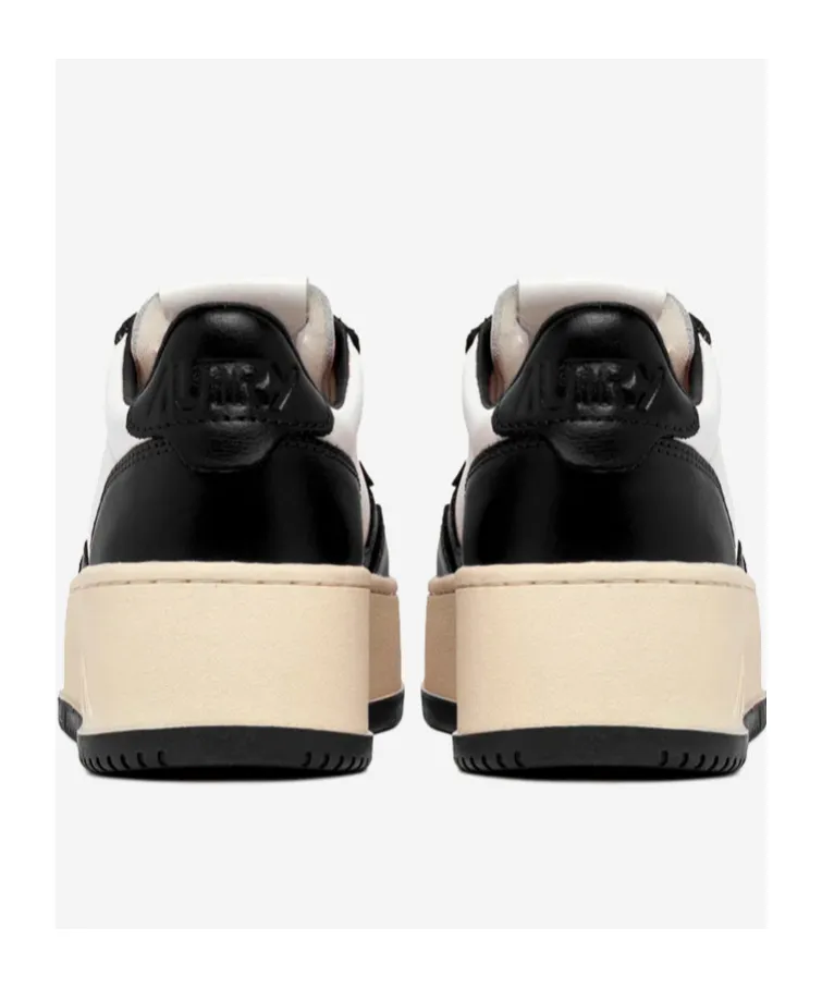 Medalis Platform Sneakers