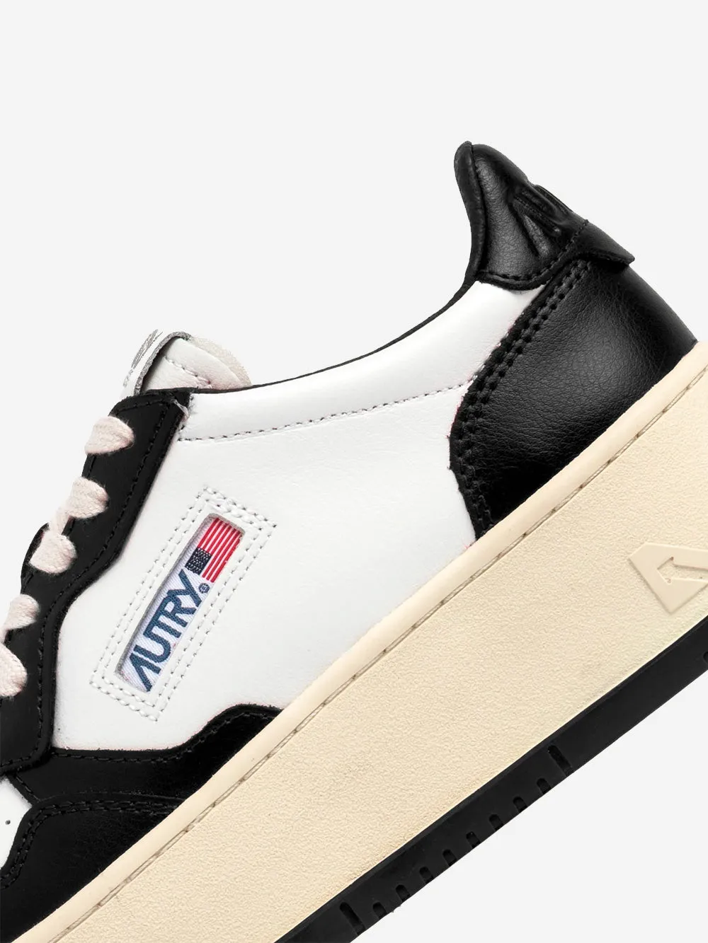 Medalis Platform Sneakers