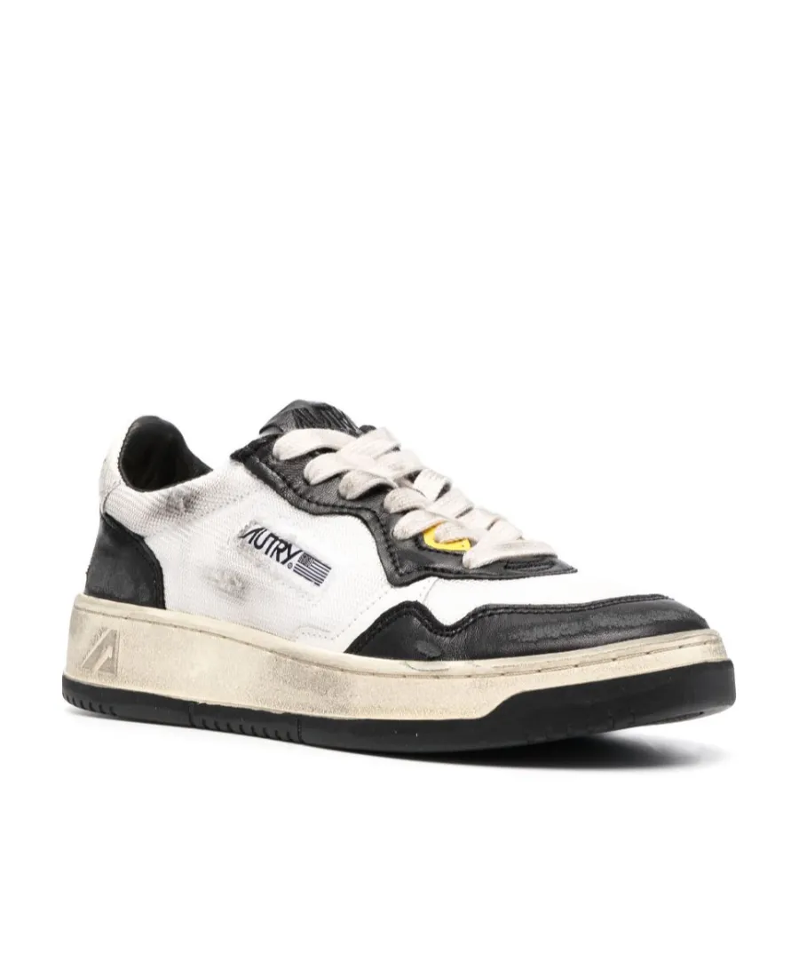 Medalist Low-Top Sneakers