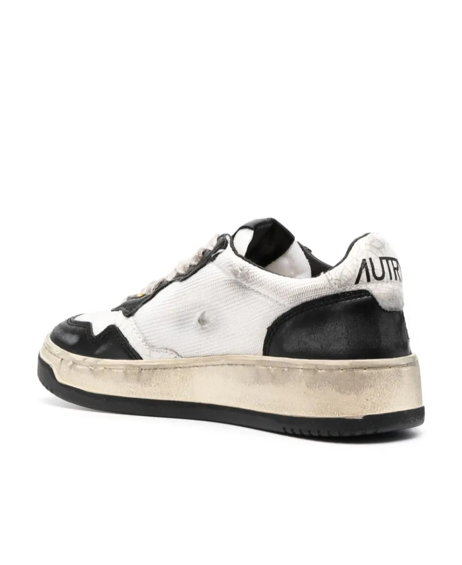 Medalist Low-Top Sneakers