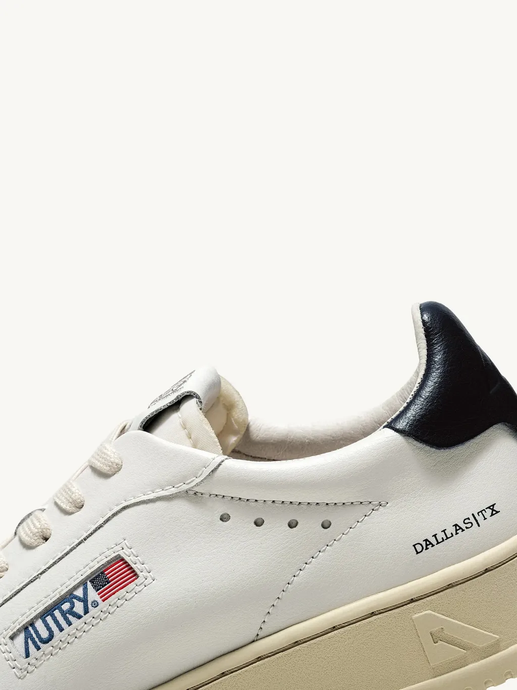 Dallas Low-Top Sneakers