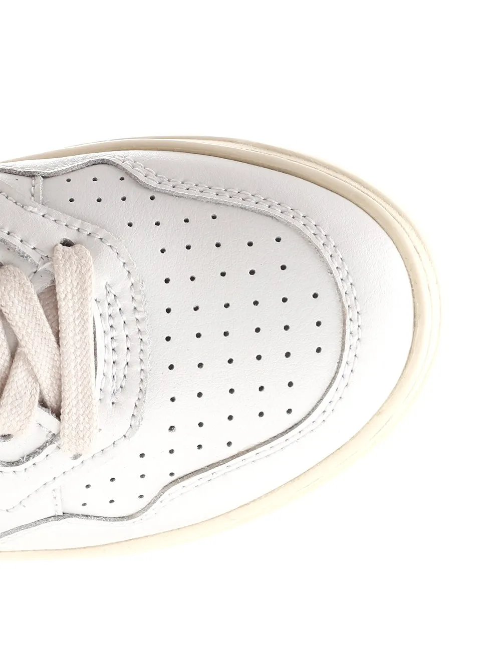 01 Round Toe Lace-Up Sneakers