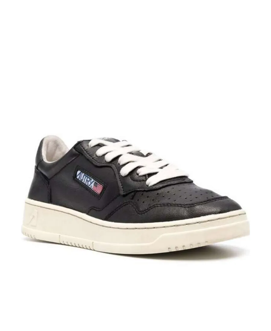 Medalist Low Top Sneakers