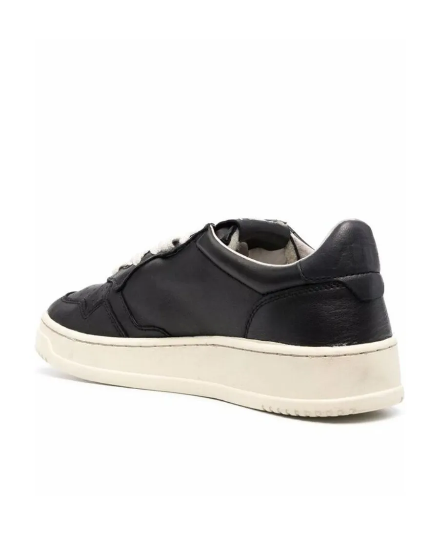 Medalist Low Top Sneakers