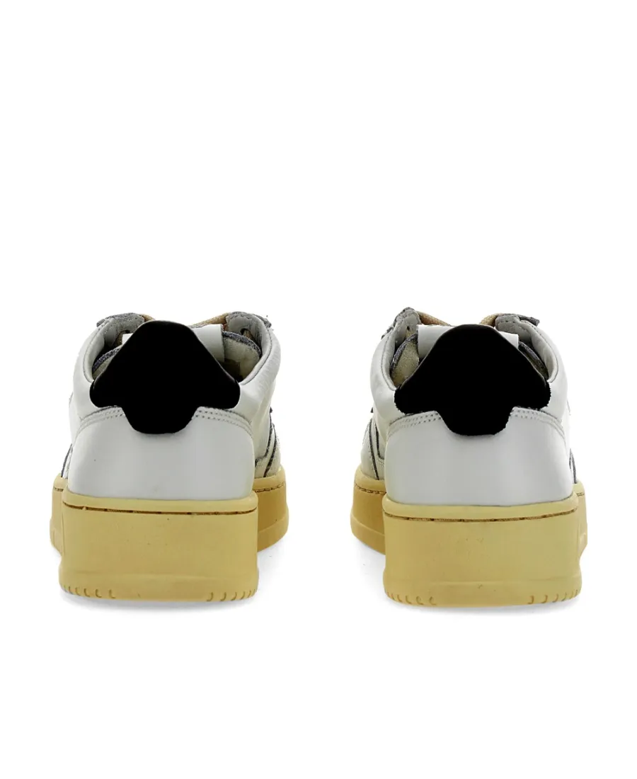 Medalist Low Sneakers