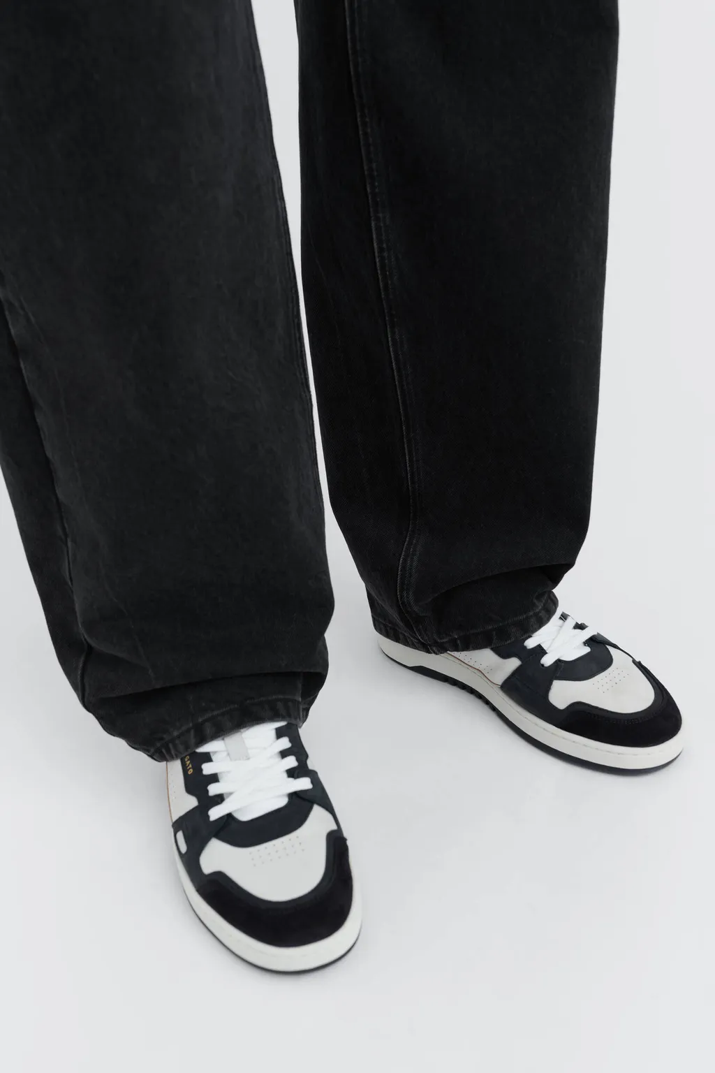 Zine Straight-Leg Jeans