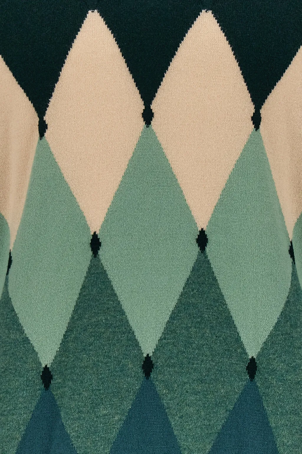 Diamond Pattern V-Neck Jumper