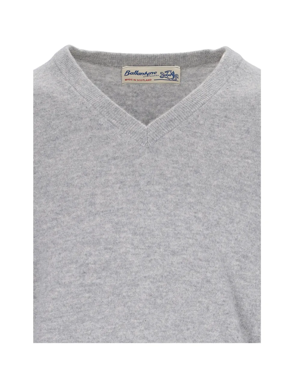 V-Neck Pullover