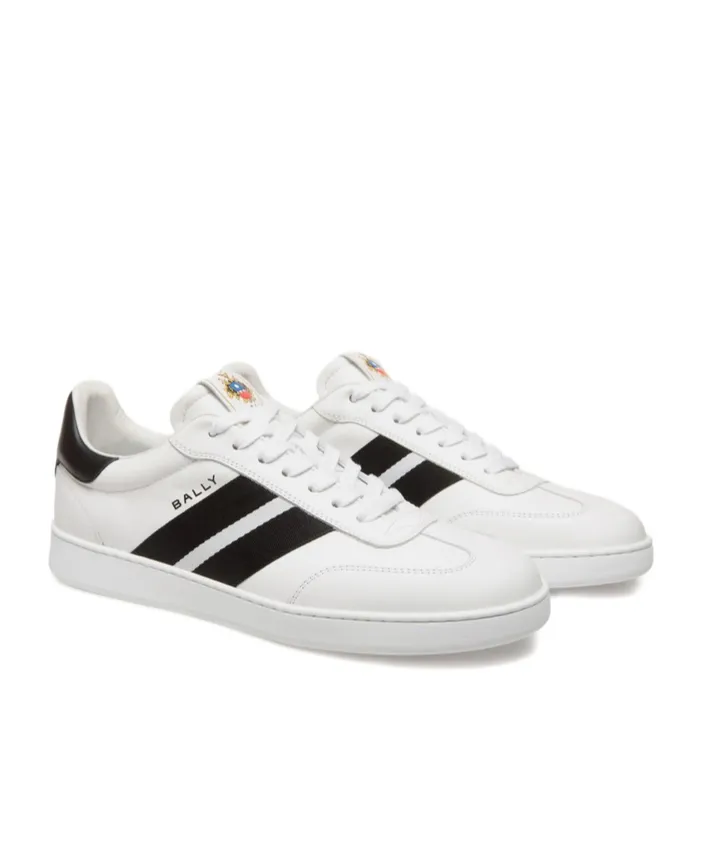 Round Toe Sneakers