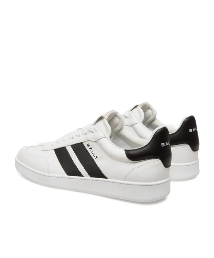 Round Toe Sneakers