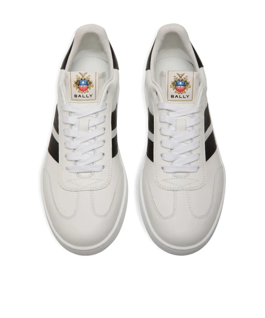 Round Toe Sneakers