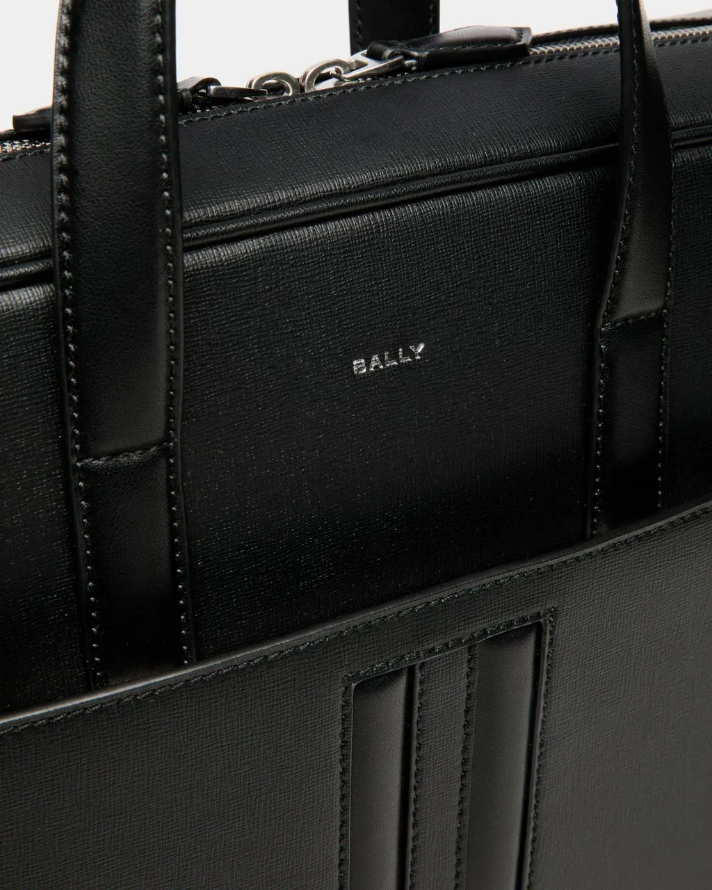 Logo Briefcase