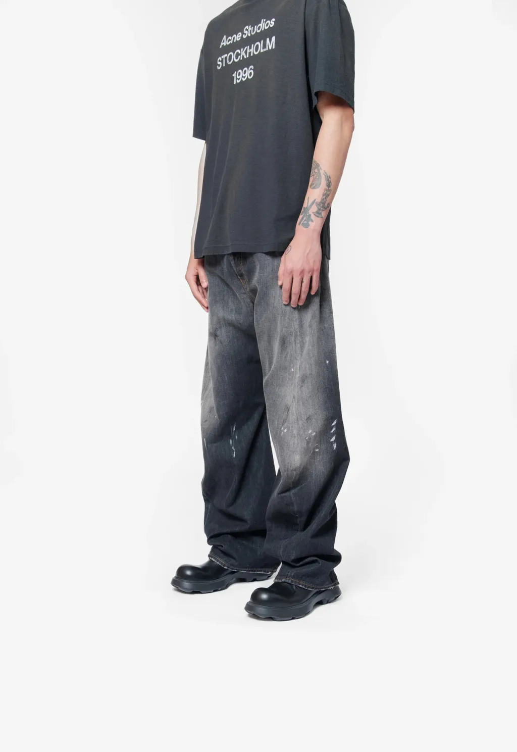 Loose Fit Low Rise Jeans