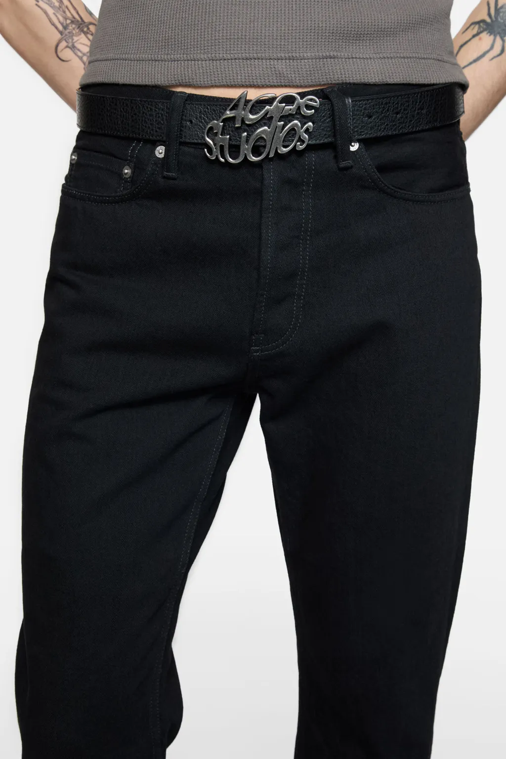 Button Detailed Flared Jeans
