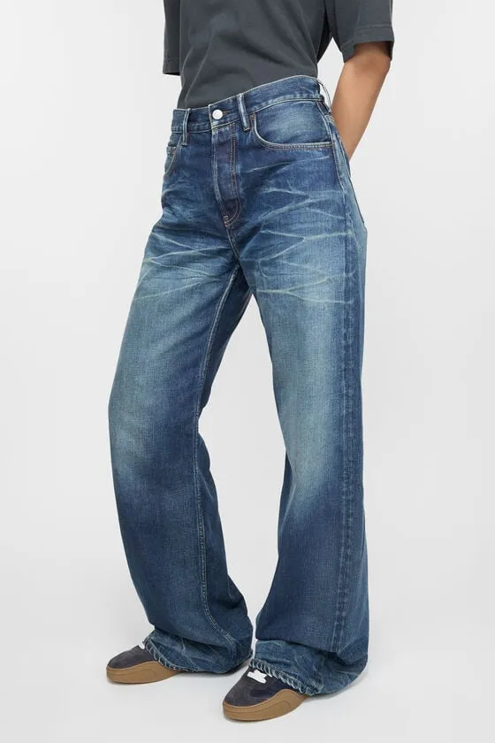 Loose Fit Jeans