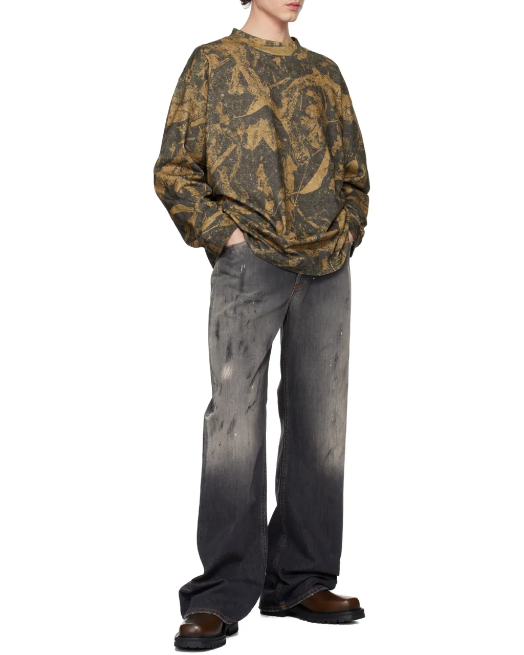 Loose-Fit Distressed Jeans