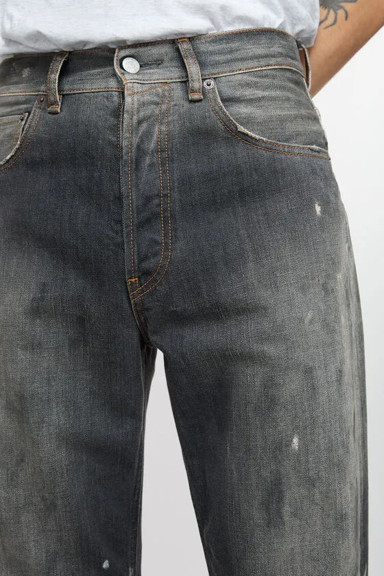 Loose-Fit Distressed Jeans