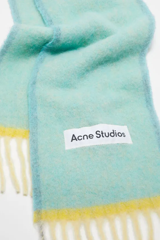 Logo Patch Fringed-Edge Scarf