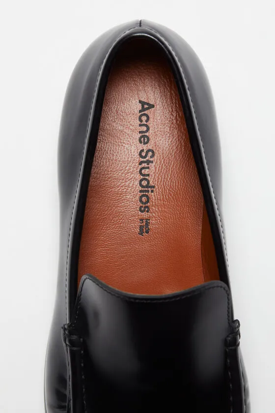 Logo Detailed Round Toe Loafers