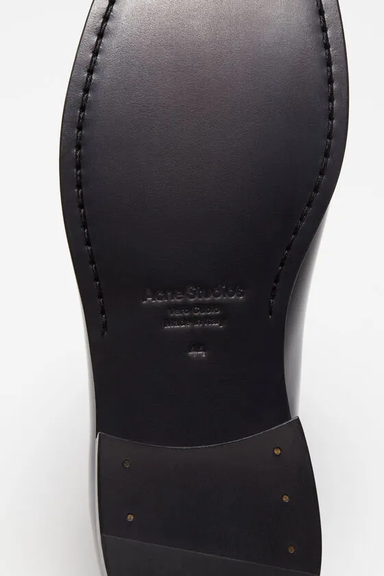 Logo Detailed Round Toe Loafers