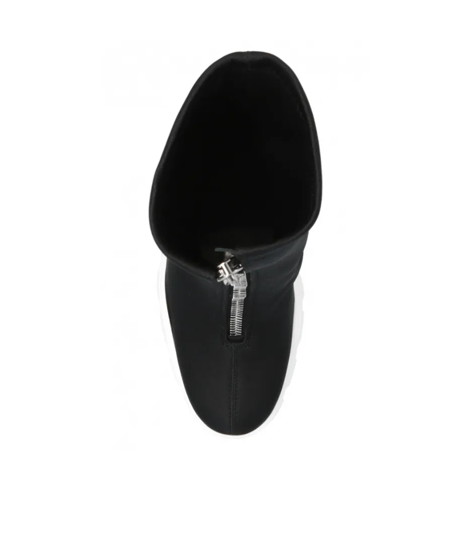 Slim Tread Zipped Boots