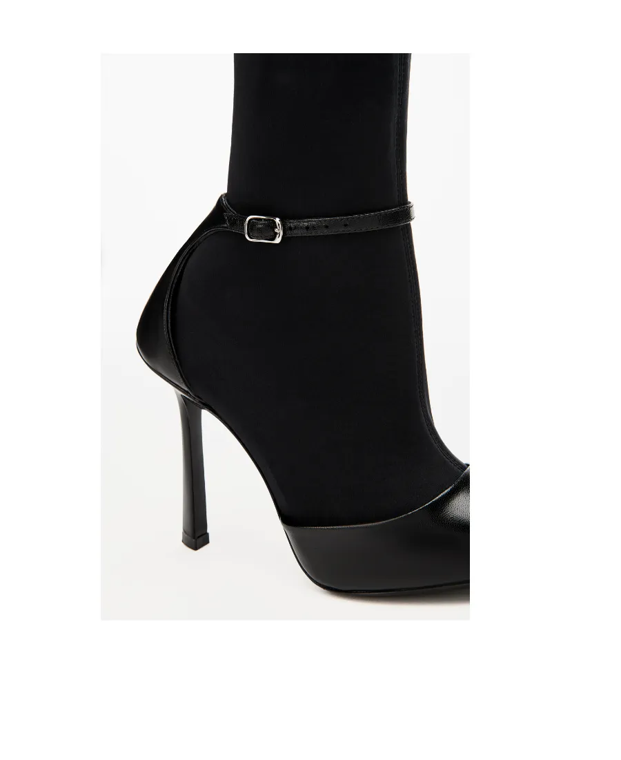Viola Pointed Toe Boots