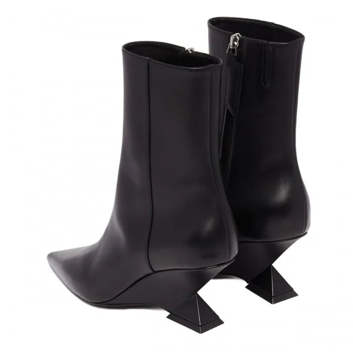 Logo Boots