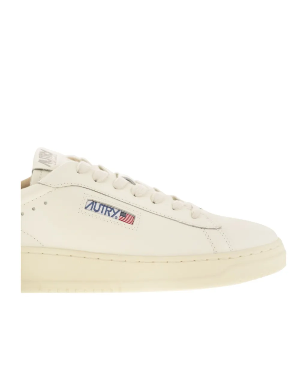 Dallas Low-Top Sneakers