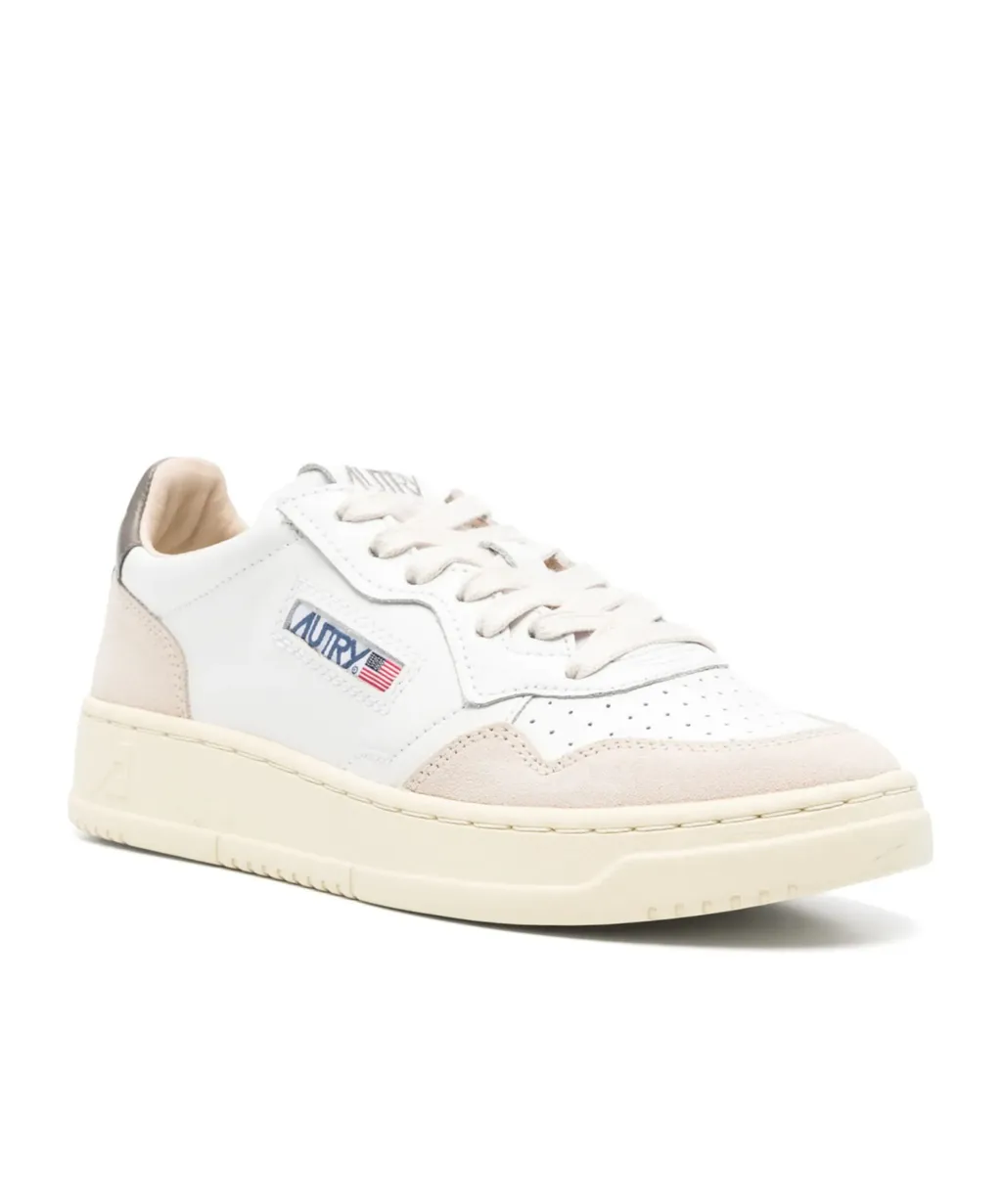 Medalist Round Toe Low Sneakers