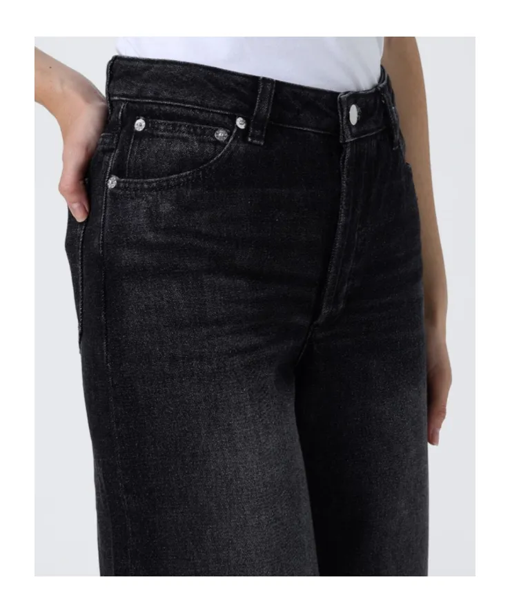 Wide-Leg Jeans