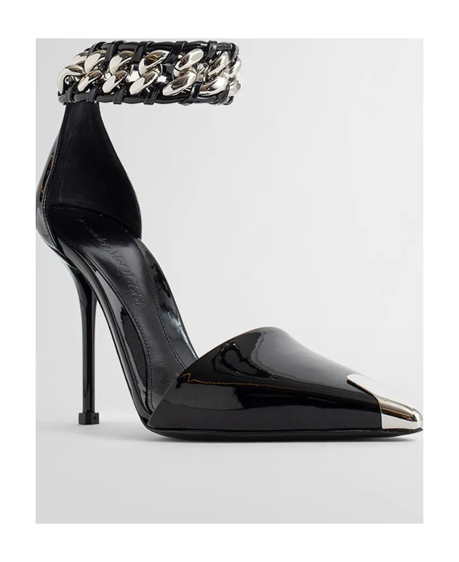 Chain Detailed Pumps