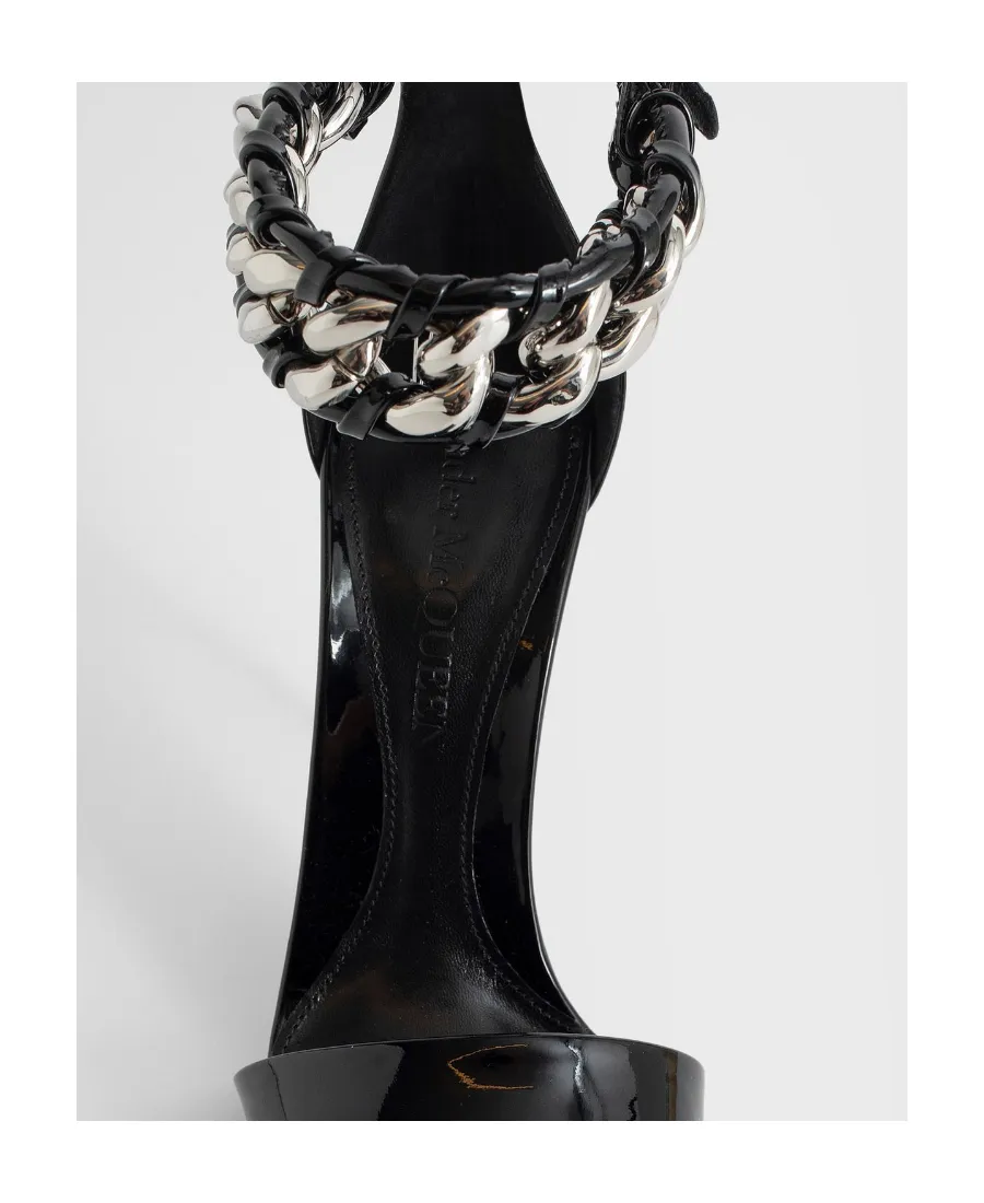 Chain Detailed Pumps