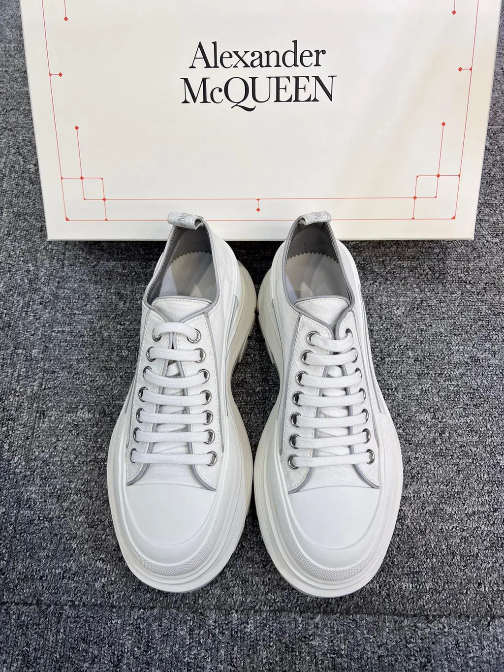Lo-Top Sneakers