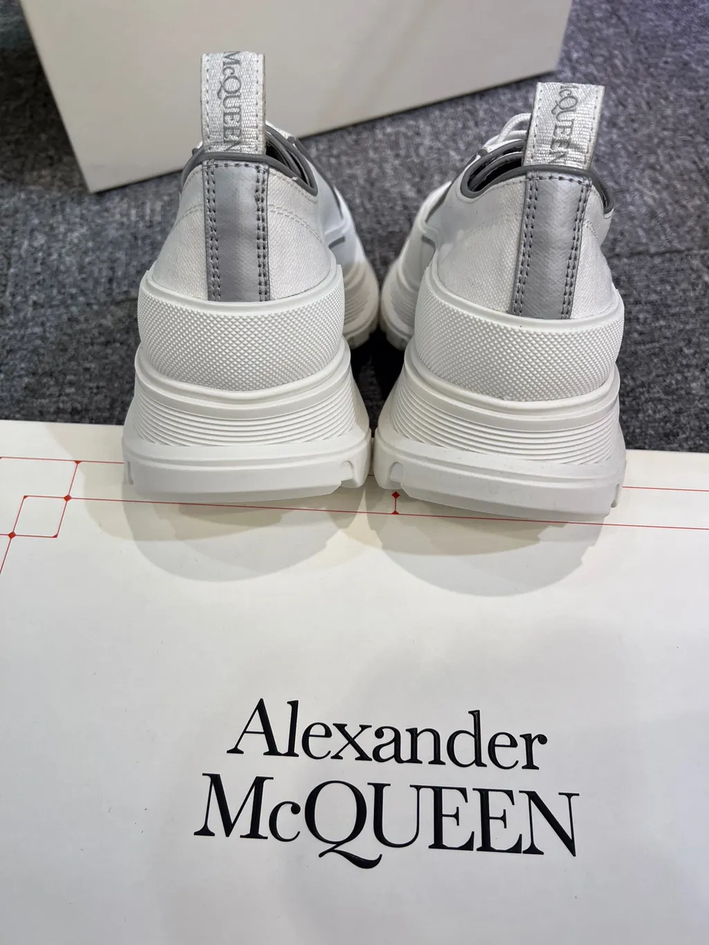 Lo-Top Sneakers